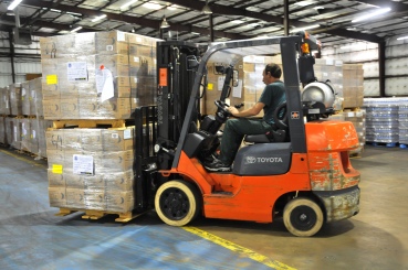 FEMA_-_37931_-_Meals_Ready_to_Eat_being_moved_by_fork_lift_in_a_Texas_warehouse.jpg